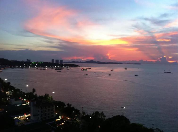 Central Pattaya - Sea View Large Balcony Condo With Infinity Pool Екстер'єр фото